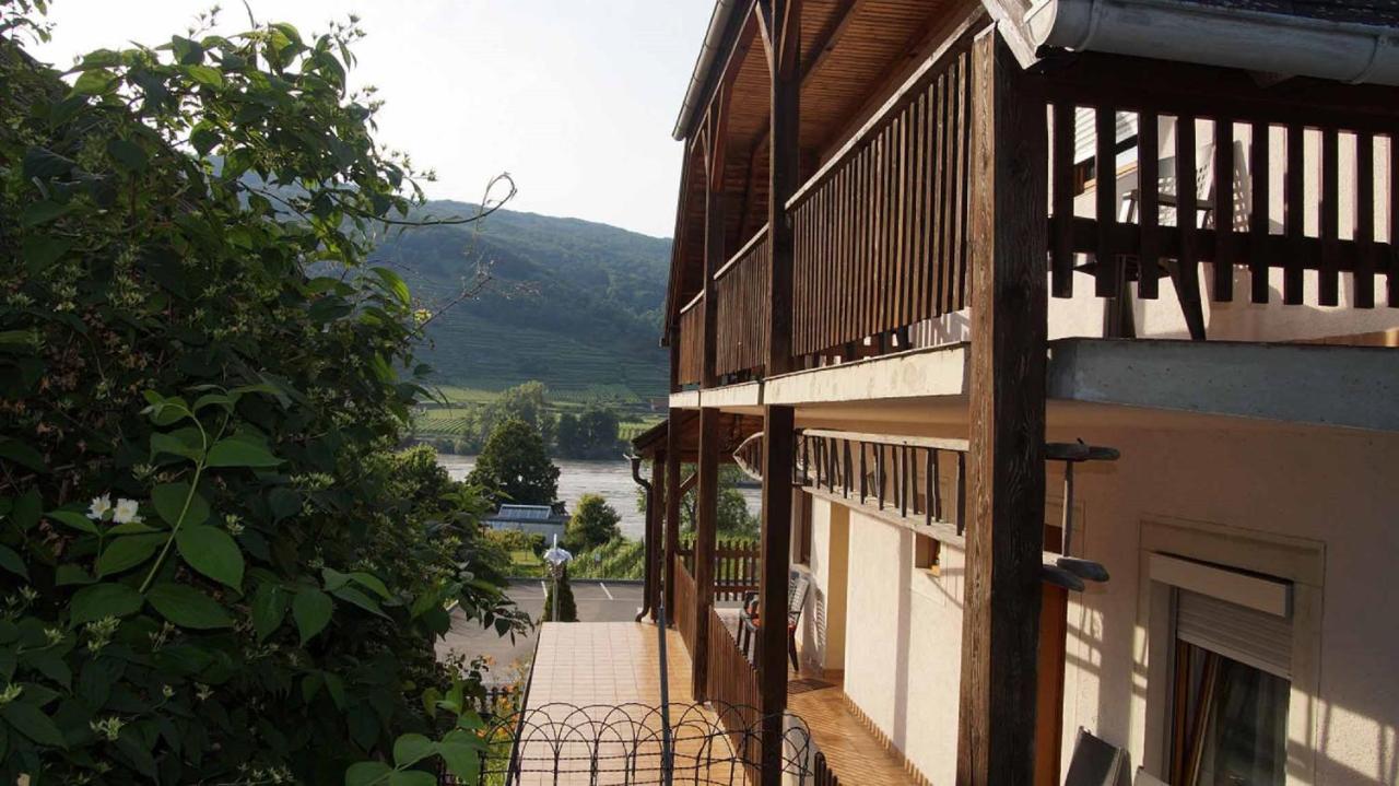 Weingut & Gaestezimmer Pammer Mitterarnsdorf ภายนอก รูปภาพ